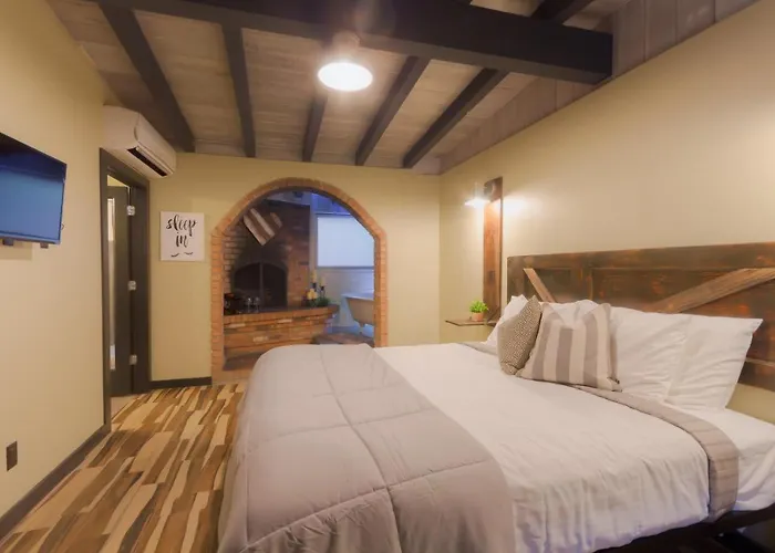 Hotel Destination Oak Creek Unit 10